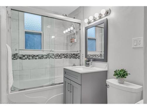 1034 Meredith Avenue, Mississauga, ON - Indoor Photo Showing Bathroom