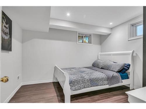 1034 Meredith Avenue, Mississauga, ON - Indoor Photo Showing Bedroom