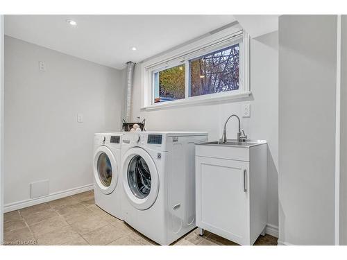1034 Meredith Avenue, Mississauga, ON - Indoor Photo Showing Laundry Room