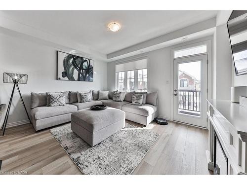 1841 Thames Circle, Milton, ON - Indoor Photo Showing Living Room