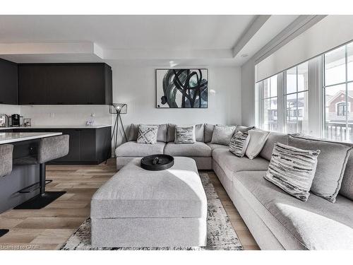 1841 Thames Circle, Milton, ON - Indoor Photo Showing Living Room