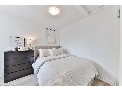 1841 Thames Circle, Milton, ON - Indoor Photo Showing Bedroom