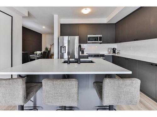 1841 Thames Circle, Milton, ON - Indoor Photo Showing Kitchen With Stainless Steel Kitchen With Double Sink With Upgraded Kitchen