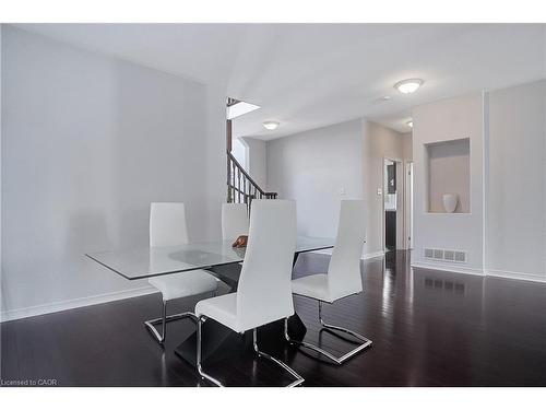 320 Robert Ferrie Drive, Kitchener, ON - Indoor Photo Showing Dining Room