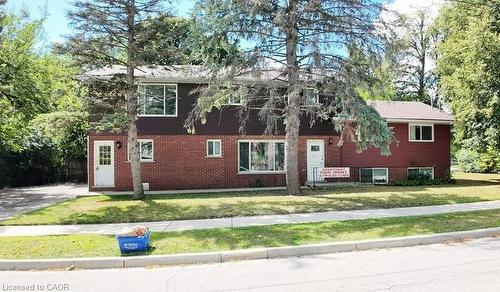 379 Holly Street  Waterloo, ON N2L 4G5