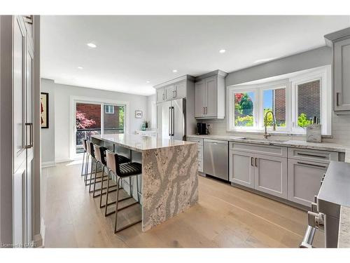 1399 Winterberry Drive, Burlington, ON - Indoor Photo Showing Kitchen With Upgraded Kitchen