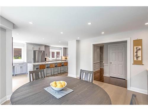 1399 Winterberry Drive, Burlington, ON - Indoor Photo Showing Dining Room