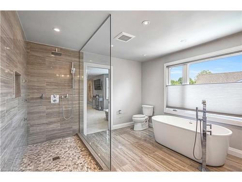 1399 Winterberry Drive, Burlington, ON - Indoor Photo Showing Bathroom