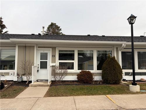 19 Mckenna Court, Hamilton, ON - Outdoor With Facade