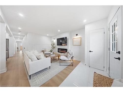 11 Garside Avenue S, Hamilton, ON - Indoor