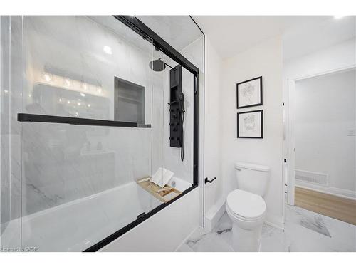 11 Garside Avenue S, Hamilton, ON - Indoor Photo Showing Bathroom