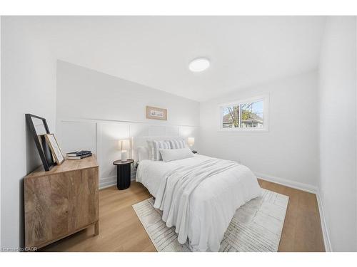 11 Garside Avenue S, Hamilton, ON - Indoor Photo Showing Bedroom