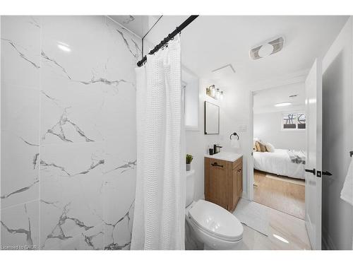 11 Garside Avenue S, Hamilton, ON - Indoor Photo Showing Bathroom