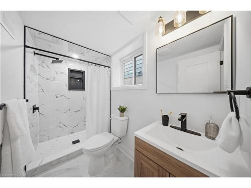 11 Garside Avenue S, Hamilton, ON - Indoor Photo Showing Bathroom