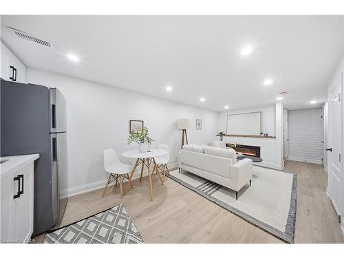 11 Garside Avenue S, Hamilton, ON - Indoor