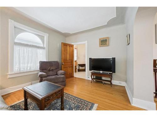 95 Shanley Street, Kitchener, ON - Indoor Photo Showing Living Room