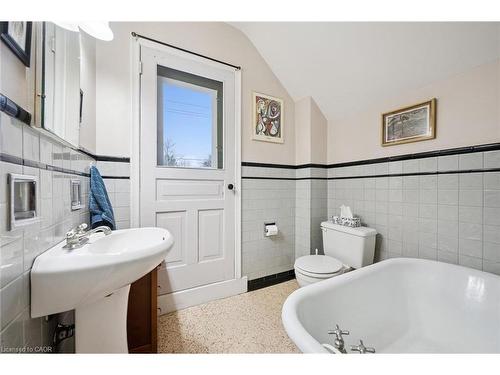 95 Shanley Street, Kitchener, ON - Indoor Photo Showing Bathroom