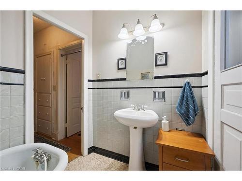 95 Shanley Street, Kitchener, ON - Indoor Photo Showing Bathroom
