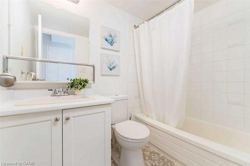 1208-150 Charlton Avenue E, Hamilton, ON - Indoor Photo Showing Bathroom