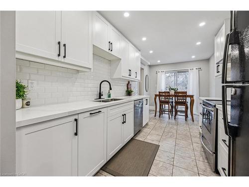 55 Enfield Drive, Cambridge, ON - Indoor Photo Showing Kitchen With Upgraded Kitchen