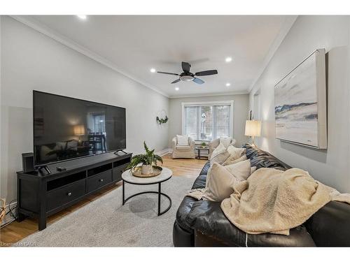 55 Enfield Drive, Cambridge, ON - Indoor Photo Showing Living Room