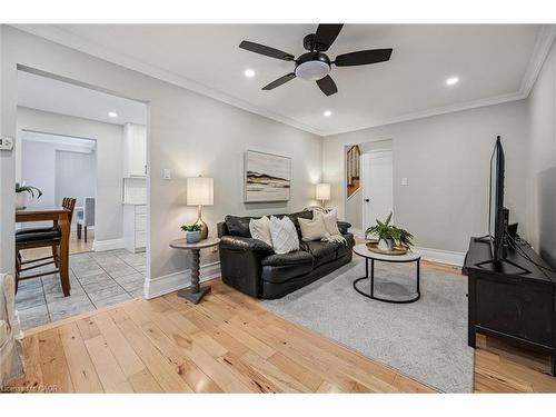 55 Enfield Drive, Cambridge, ON - Indoor Photo Showing Living Room