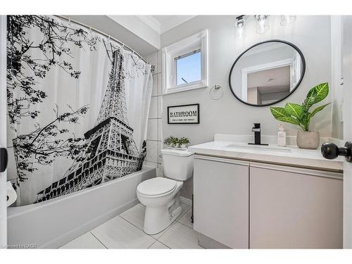 55 Enfield Drive, Cambridge, ON - Indoor Photo Showing Bathroom