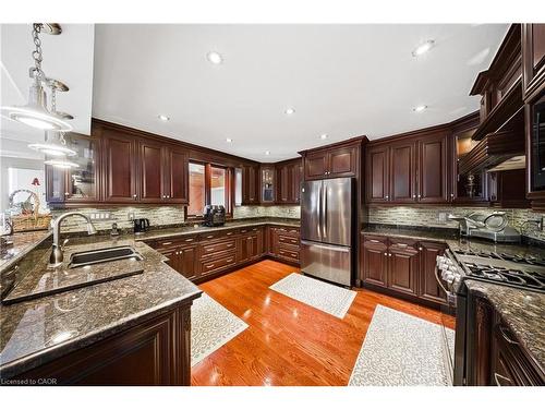 47 Burnt Ember Court, Kitchener, ON - Indoor Photo Showing Kitchen With Double Sink With Upgraded Kitchen