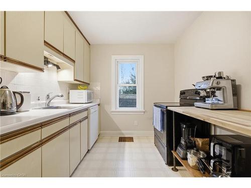 157 Bridgeport Road E, Waterloo, ON - Indoor Photo Showing Kitchen