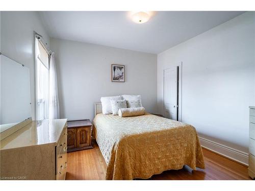 244 Hughson Street N, Hamilton, ON - Indoor Photo Showing Bedroom