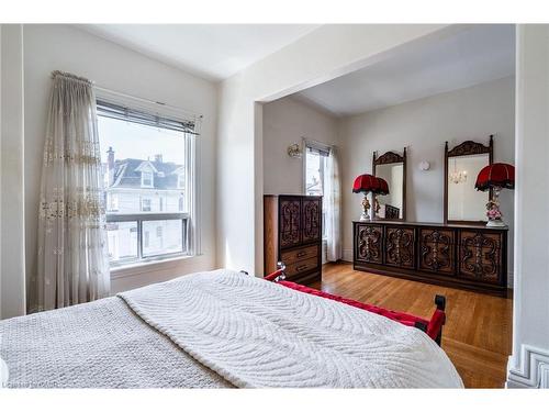 244 Hughson Street N, Hamilton, ON - Indoor Photo Showing Bedroom