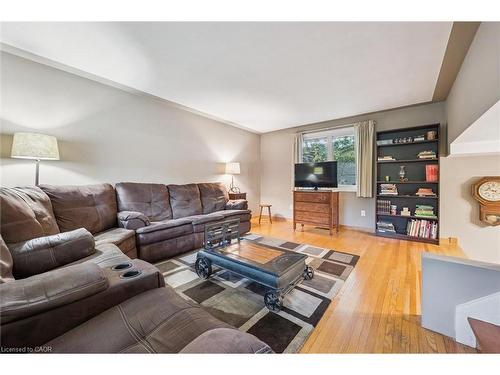 287 Villa Place, Waterloo, ON - Indoor Photo Showing Living Room