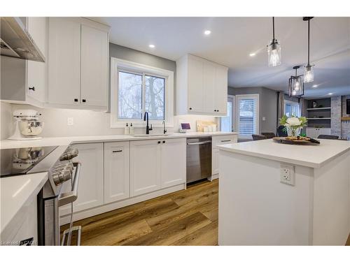451 Knightsbridge Court, Waterloo, ON - Indoor Photo Showing Kitchen With Upgraded Kitchen
