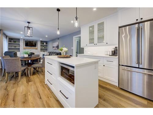 451 Knightsbridge Court, Waterloo, ON - Indoor Photo Showing Kitchen With Stainless Steel Kitchen With Upgraded Kitchen
