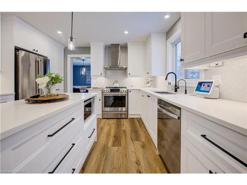 451 Knightsbridge Court, Waterloo, ON - Indoor Photo Showing Kitchen With Stainless Steel Kitchen With Upgraded Kitchen