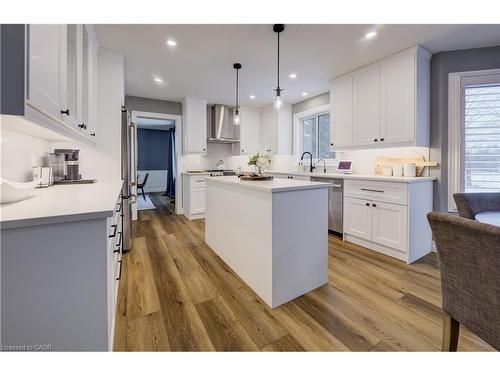 451 Knightsbridge Court, Waterloo, ON - Indoor Photo Showing Kitchen With Upgraded Kitchen