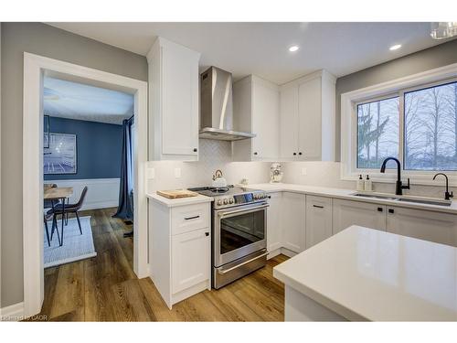 451 Knightsbridge Court, Waterloo, ON - Indoor Photo Showing Kitchen With Upgraded Kitchen