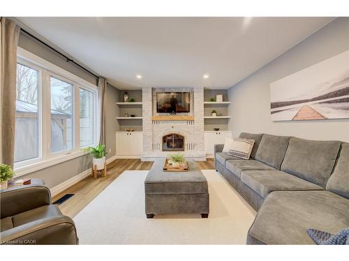 451 Knightsbridge Court, Waterloo, ON - Indoor Photo Showing Living Room With Fireplace
