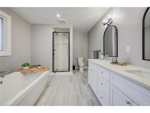 451 Knightsbridge Court, Waterloo, ON - Indoor Photo Showing Bathroom