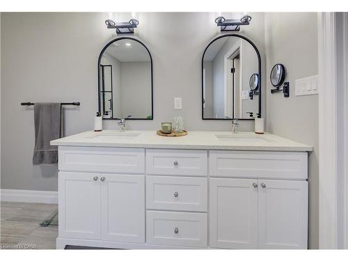 451 Knightsbridge Court, Waterloo, ON - Indoor Photo Showing Bathroom