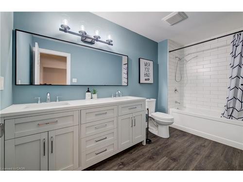 451 Knightsbridge Court, Waterloo, ON - Indoor Photo Showing Bathroom