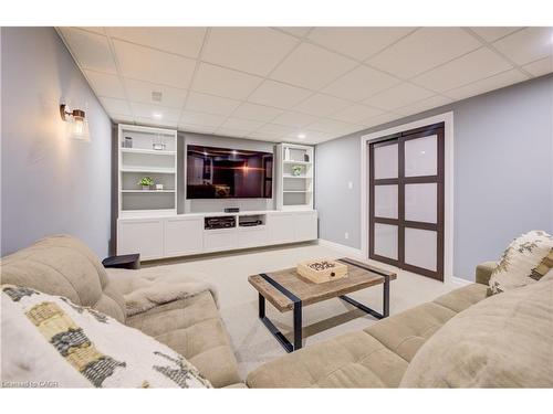 451 Knightsbridge Court, Waterloo, ON - Indoor Photo Showing Living Room