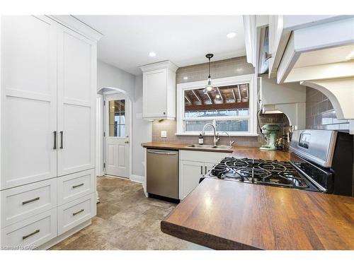 779 Rockway Drive, Kitchener, ON - Indoor Photo Showing Kitchen