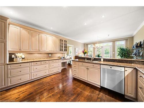 4165 Stonebridge Crescent, Burlington, ON - Indoor Photo Showing Kitchen