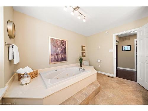 4165 Stonebridge Crescent, Burlington, ON - Indoor Photo Showing Bathroom