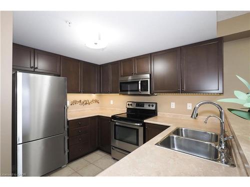 412-645 St. David Street S, Fergus, ON - Indoor Photo Showing Kitchen With Double Sink