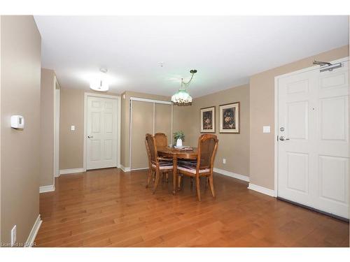 412-645 St. David Street S, Fergus, ON - Indoor Photo Showing Dining Room