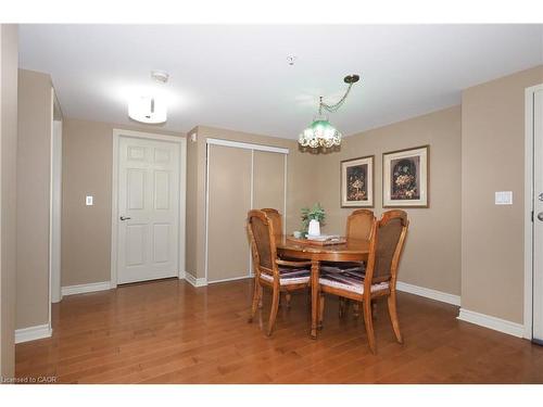 412-645 St. David Street S, Fergus, ON - Indoor Photo Showing Dining Room