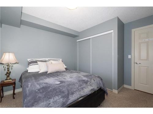 412-645 St. David Street S, Fergus, ON - Indoor Photo Showing Bedroom