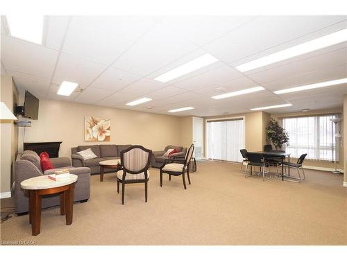 412-645 St. David Street S, Fergus, ON - Indoor Photo Showing Other Room